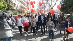 A Torino la passeggiata per Stefano Leo, il padre: “Questo silenzio è allucinante, siamo in attesa”
