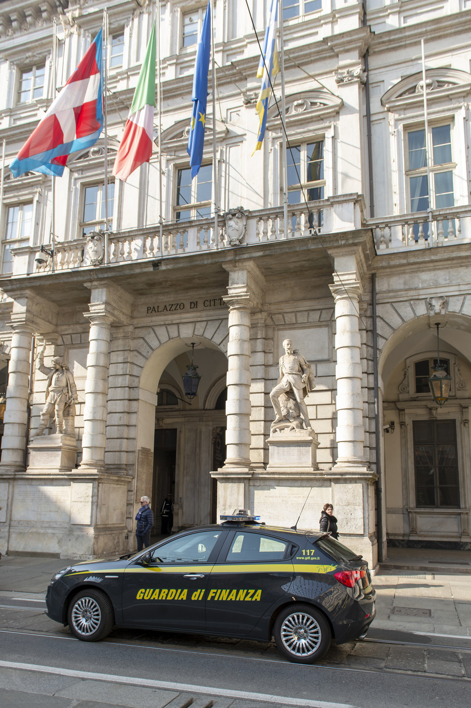 Peculato, arrestato funzionario del ministero della Salute: sottratti 1,4 milioni. Con i soldi rubati giocava alle slot