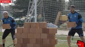 Il pesce d’aprile dell’Atalanta: i giocatori si allenano in cantiere