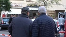Roma, sparatoria davanti a un bar di Cinecittà: due feriti