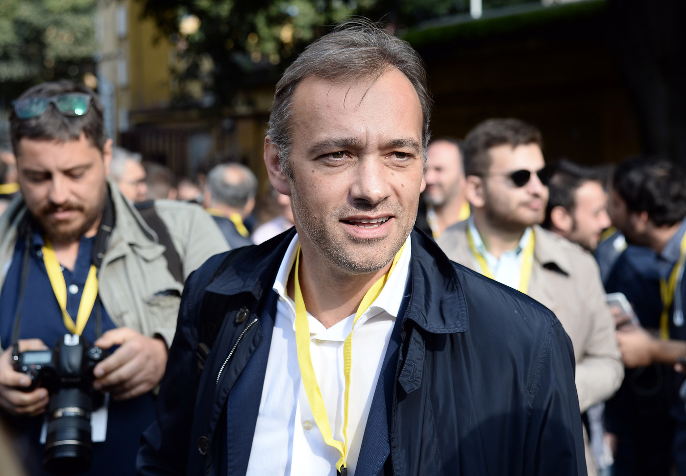 Matteo Richetti investito in centro a Roma. Il senatore Pd in ospedale: “Grazie per l’affetto”