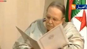 Algeria, dopo 20 anni si dimette Bouteflika