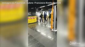 Napoli, varco aperto della metropolitana: orde di portoghesi entrano senza obliterare
