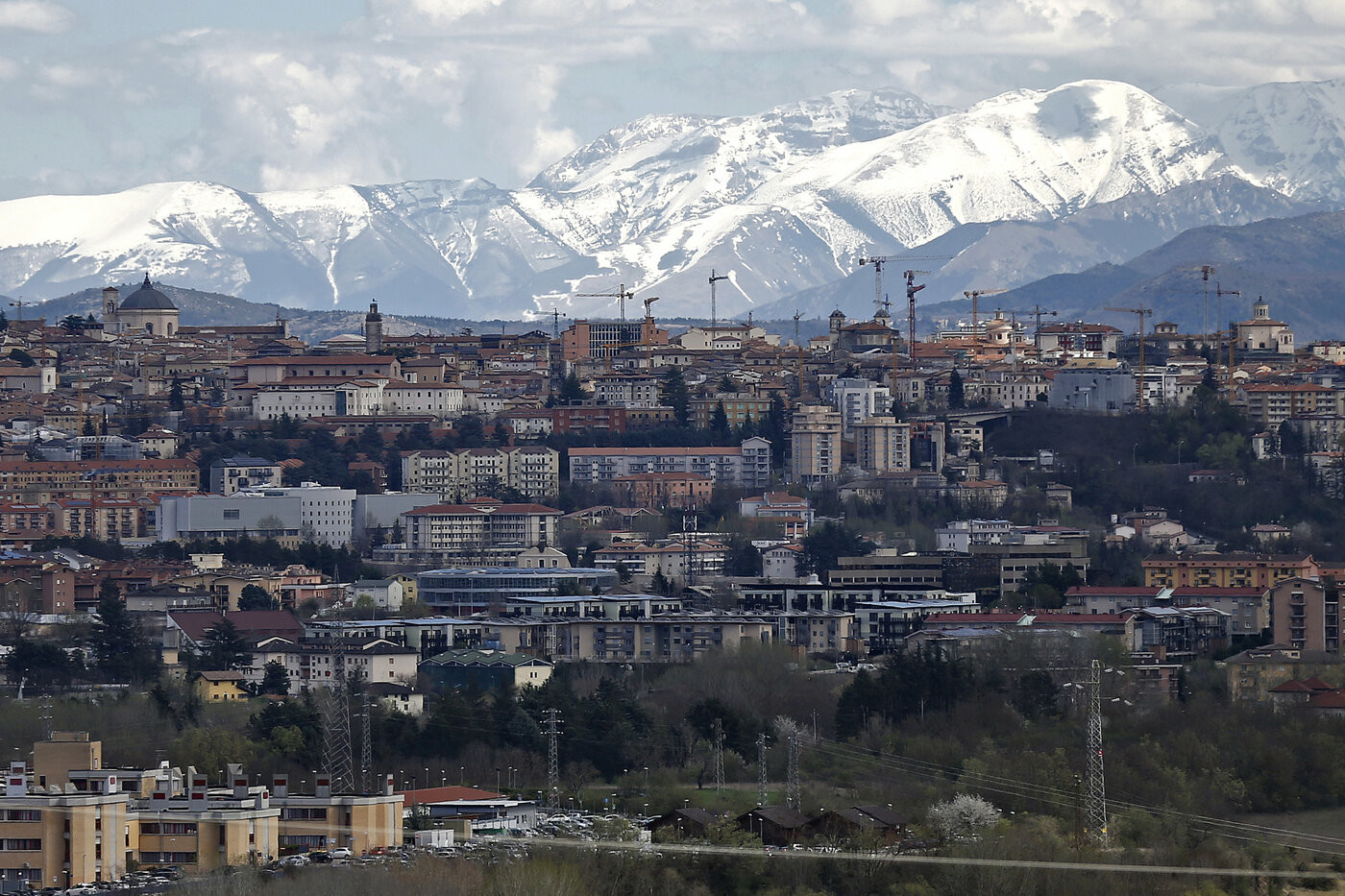 L’Aquila 10 anni dopo. Mattarella: “Dobbiamo ricostruire le cose ma anche il tessuto sociale”