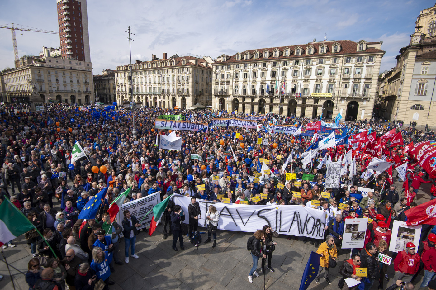 Tav, diecimila in piazza a Torino per il sì: è la terza volta in 5 mesi