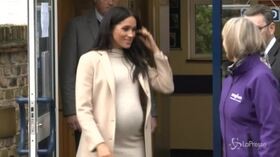 Meghan Markle rompe la tradizione: no equipe reale per il parto