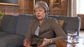 Brexit, May incontra Merkel e Macron prima del Consiglio europeo