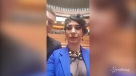 Abito semitrasparente, critiche alla consigliera Manca (M5S): il video nell’Aula