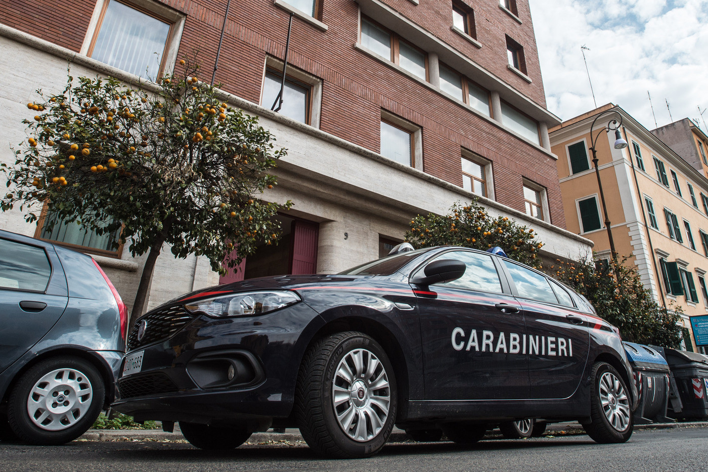 Litiga con il figlio e lo incatena a letto senza acqua e cibo: un arresto a Roma