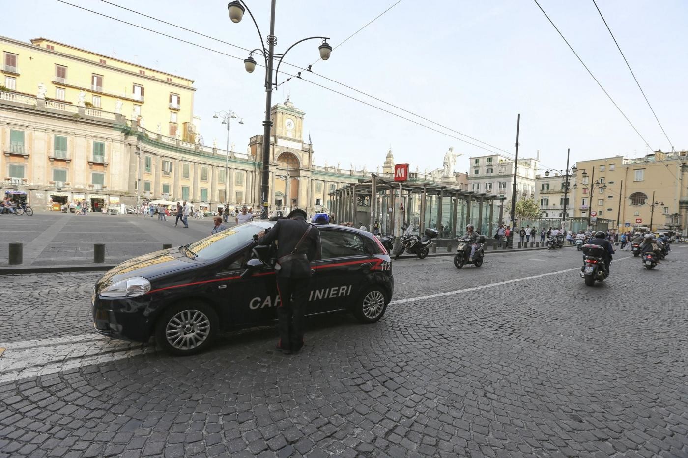 Napoli, madri e figli rom aggrediti con sassi e insulti fuori da un cinema