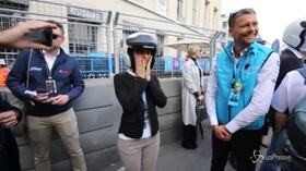 Formula E, giro di pista per la sindaca Raggi: “Molto interessante”
