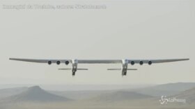Il volo di prova dell’aereo più grande del mondo