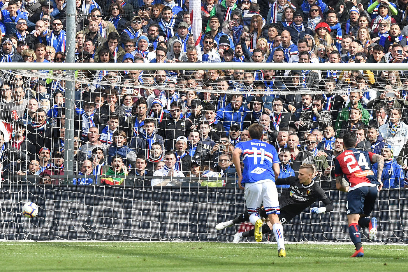 La Samp non perde un derby da tre anni: 2-0 al Genoa