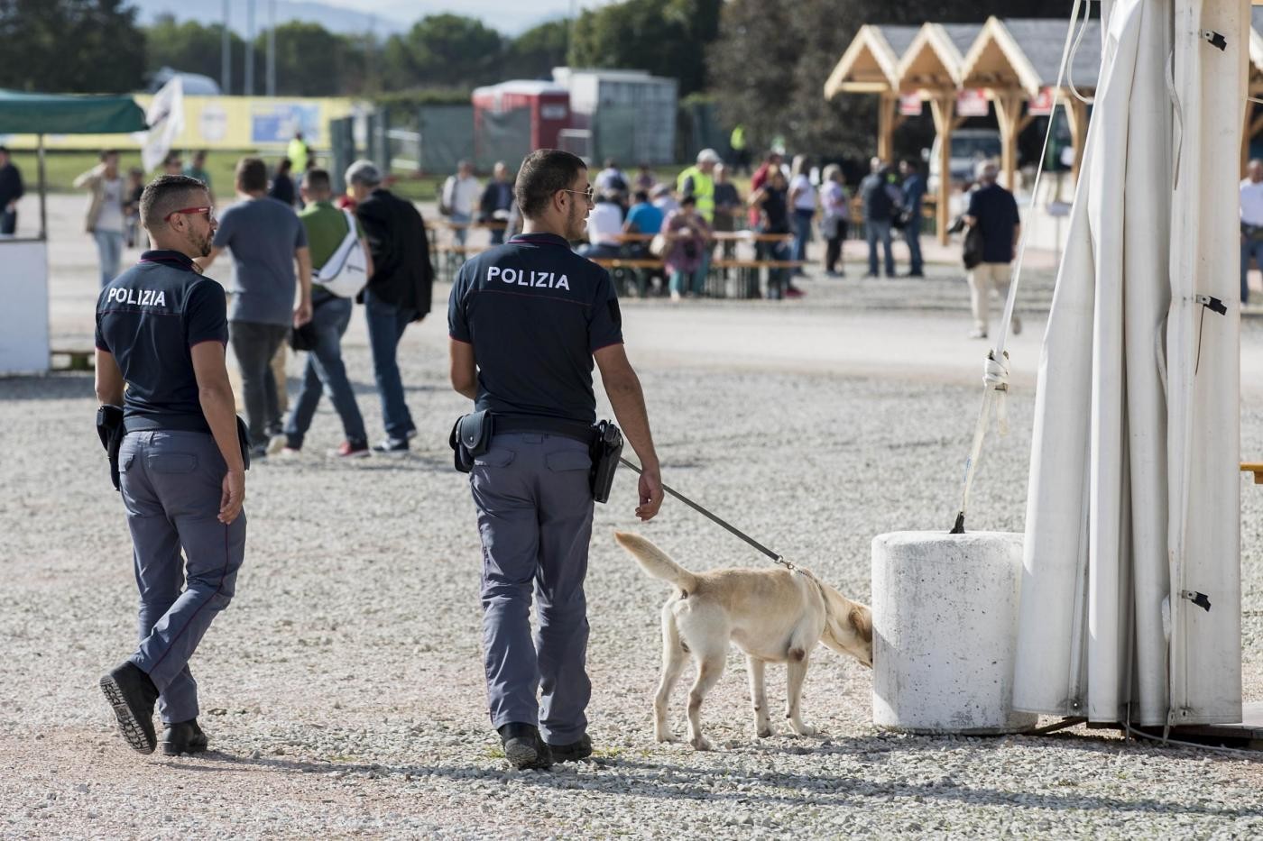 Reggio Calabria, violentano a turno una 18enne sulla spiaggia: arrestati tre giovani