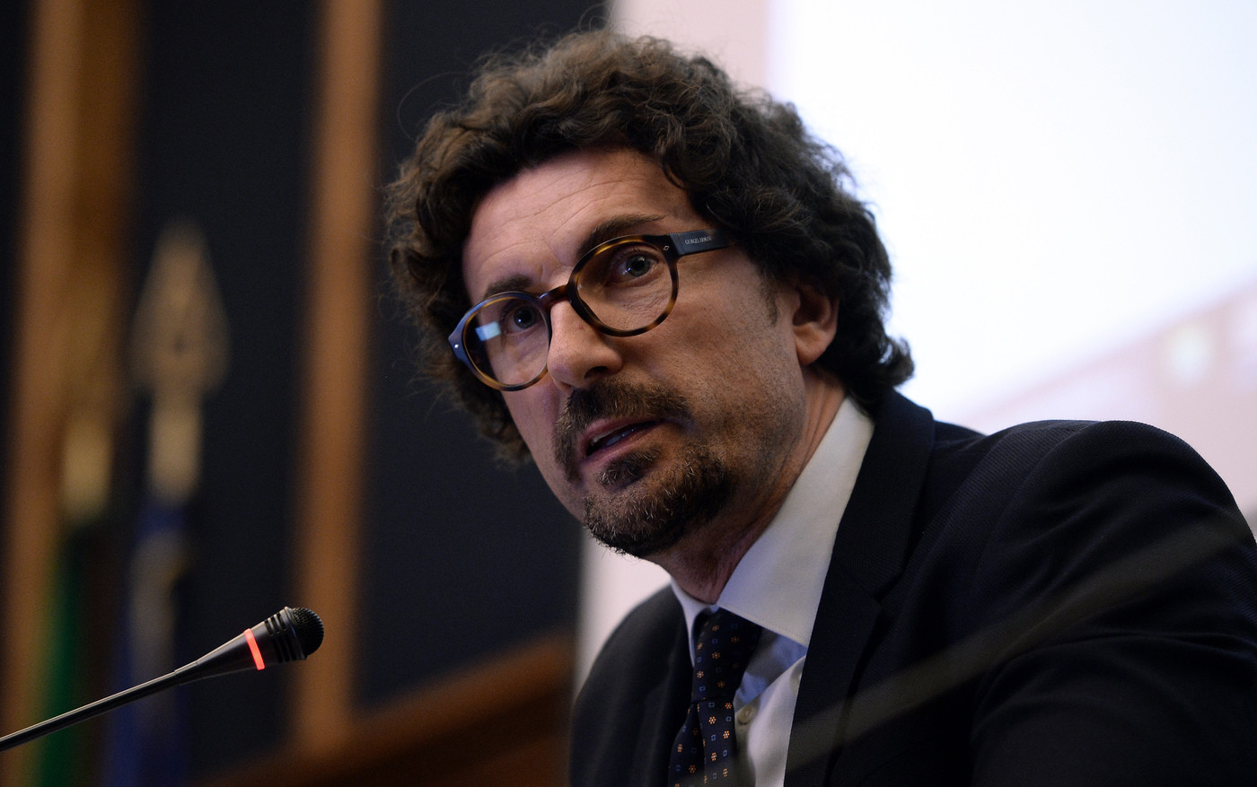 Indagine Sea Watch, Toninelli punzecchia: “Non me la vendo come medaglia al valore come fa Salvini”