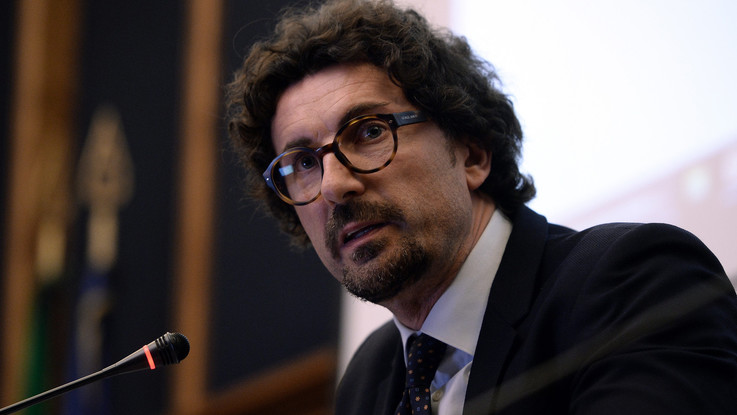 Indagine Sea Watch, Toninelli punzecchia: "Non me la vendo come medaglia al valore come fa Salvini"