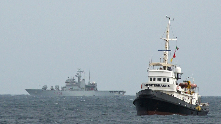 Libia, la direttiva di Salvini: "Rischio invasione di terroristi, Mare Jonio rispetti le norme"