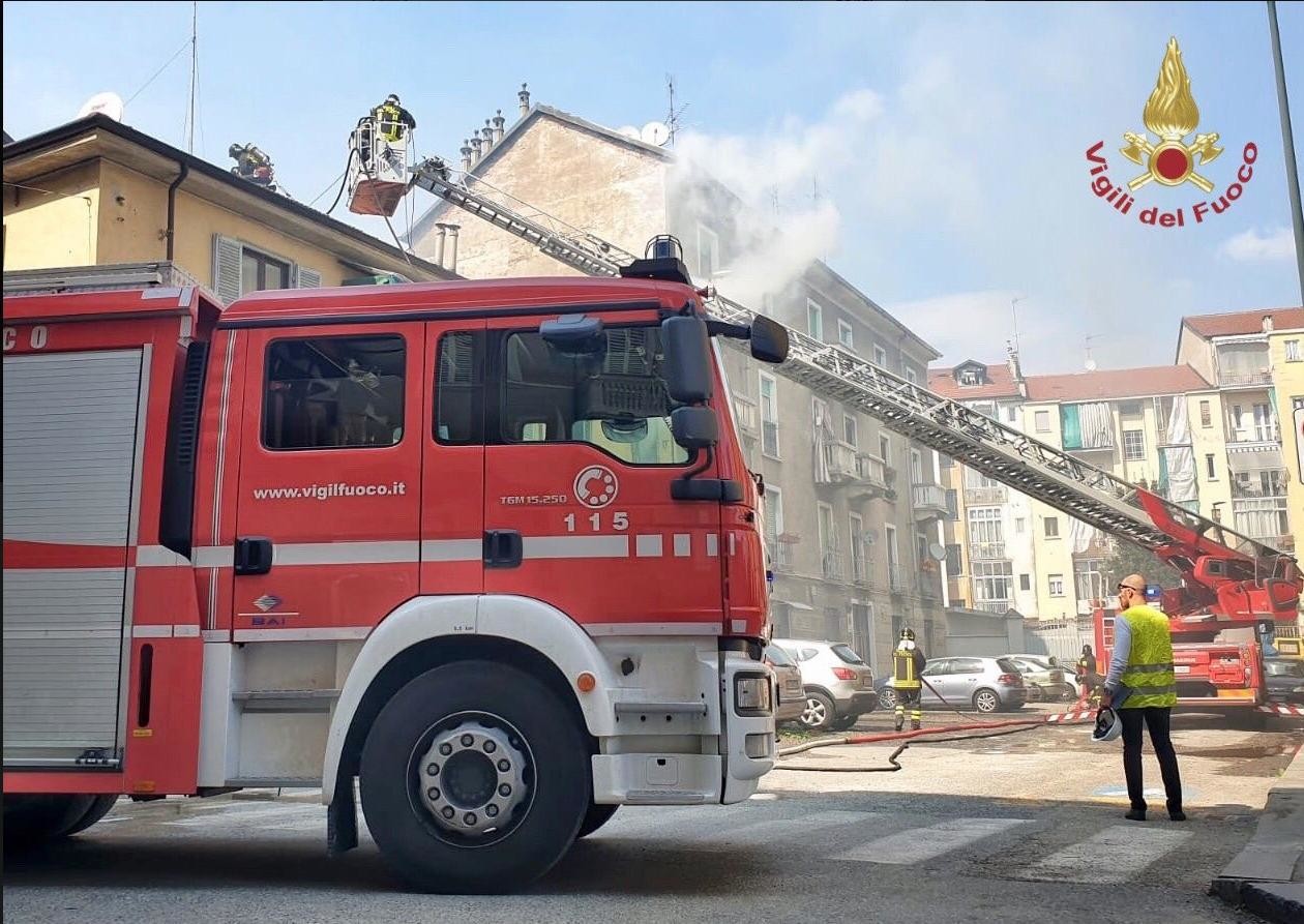 Torino, esplosione in una palazzina: morta una donna anziana