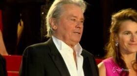 Cannes, premio alla carriera per Alain Delon