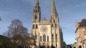 Notre-Dame, i frontoni laterali a rischio crollo