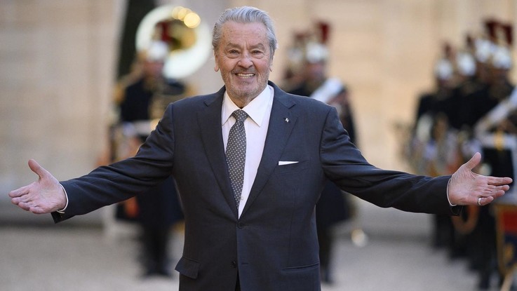 Cannes premia Alain Delon, Palma d'oro alla carriera a 'faccia d'angelo'