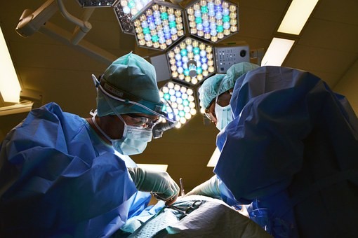 Allarme medici e odontoiatri: -14mila in 15 anni. “Saremo meno e sempre più vecchi”