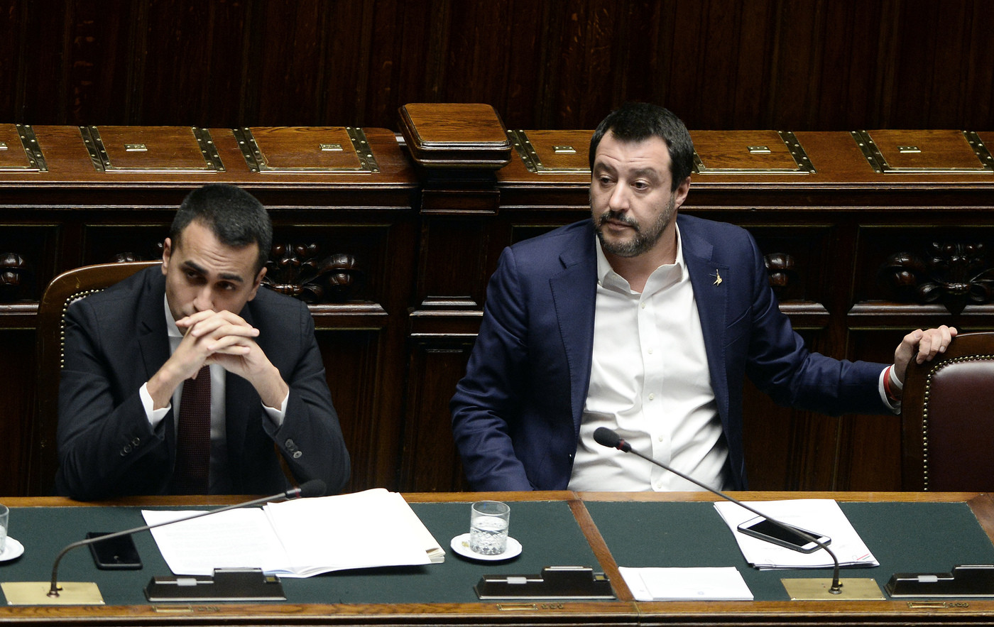 Di Maio: “Lega minaccia di far cadere governo”. Salvini: “Crisi solo nella sua testa”