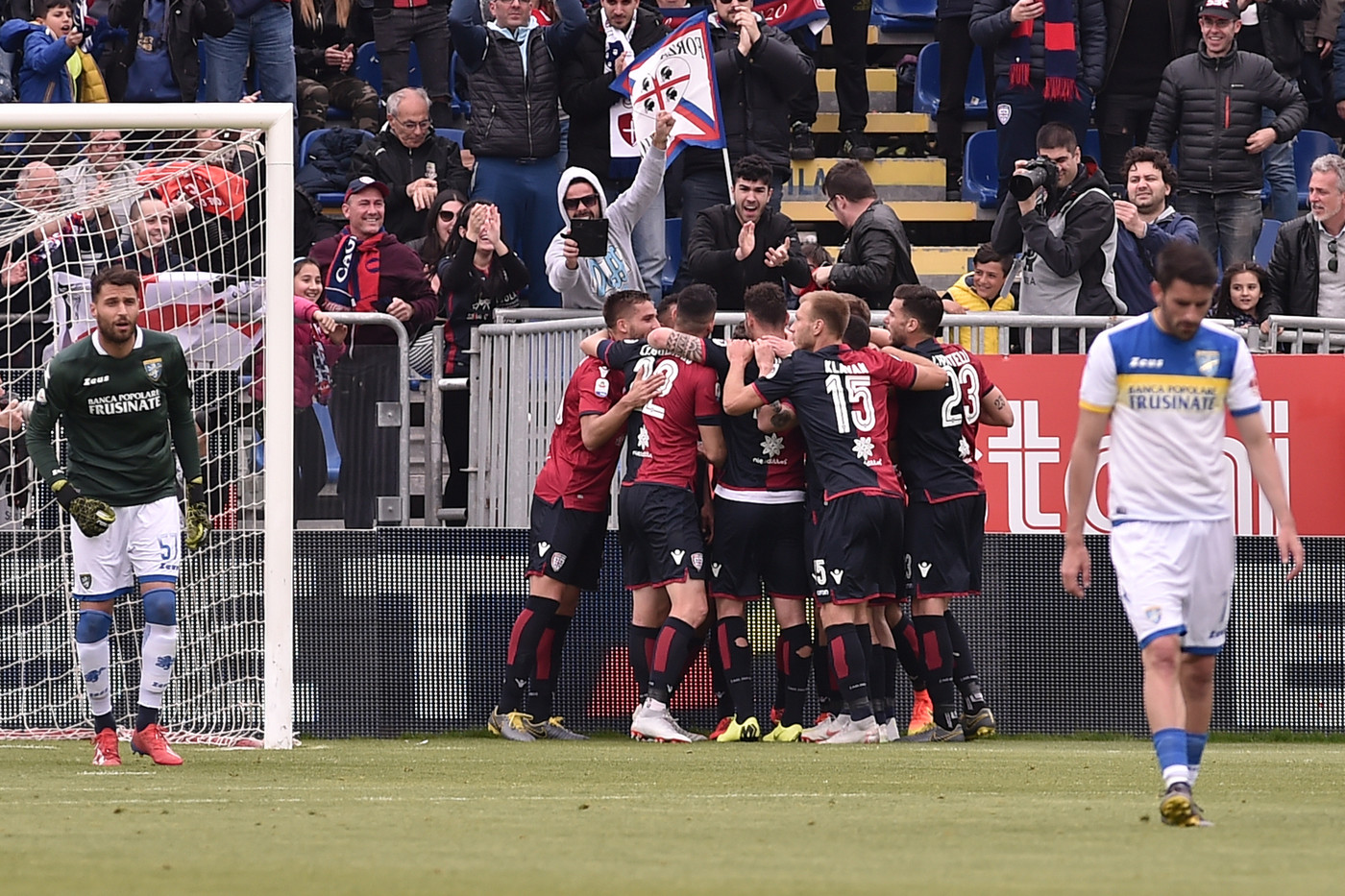 Serie A, Joao Pedro ‘salva’ il Cagliari: il Frosinone vede la B