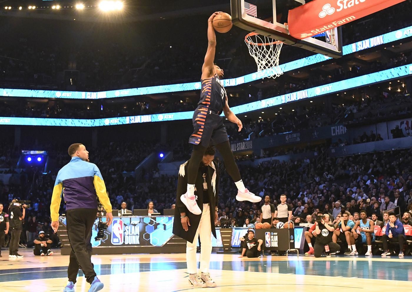 Basket, Nba: Clippers ko, Golden State avanti 3-1. Portland supera Okc