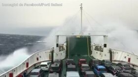 Maltempo, scirocco a 100km/h nello Stretto di Messina