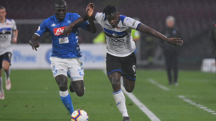 Zapata alle prese con Koulibaly