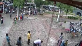 Sri Lanka, il presunto attentatore ripreso mentre entra nella chiesa di San Sebastiano