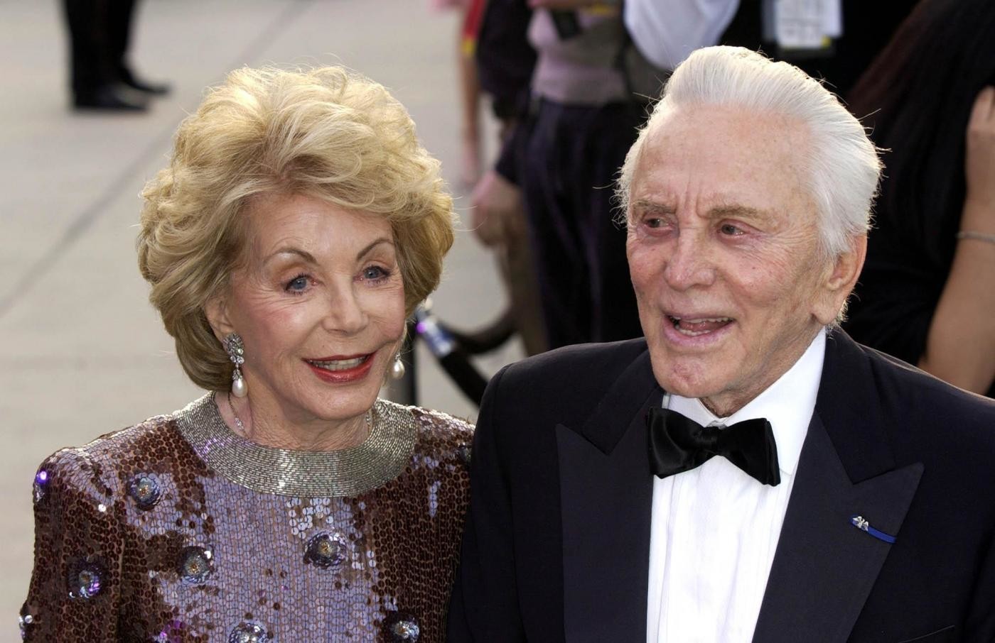 Kirk Douglas e Anne Buydens, la coppia più longeva di Hollywood: 202 anni in due
