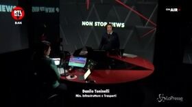 Toninelli: “Ho tolto le deleghe a Siri per tutelarlo”