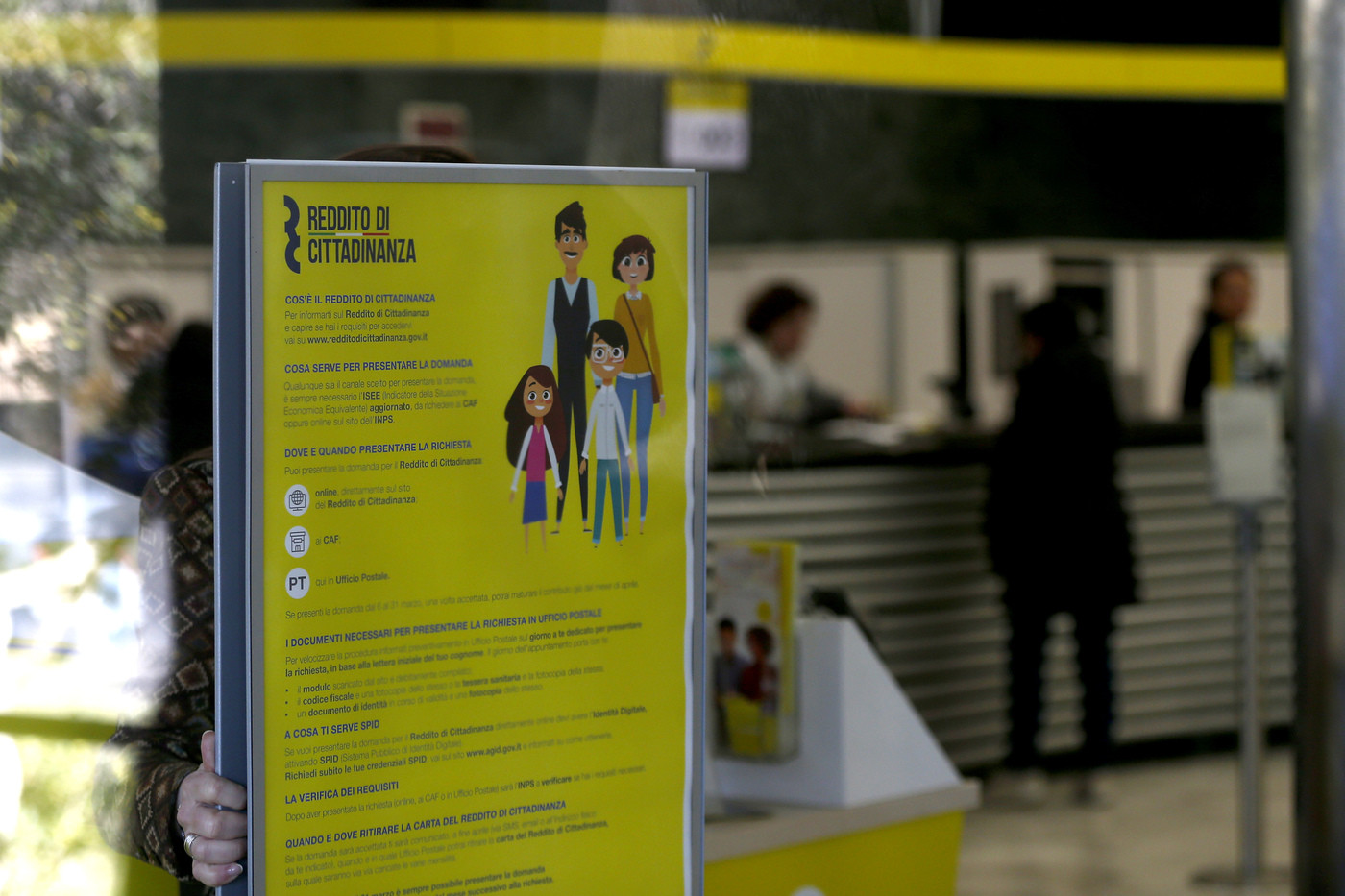 L’Ocse ‘boccia’ il reddito di cittadinanza: “E’ sussidio elevato, monitorare la sua attuazione”
