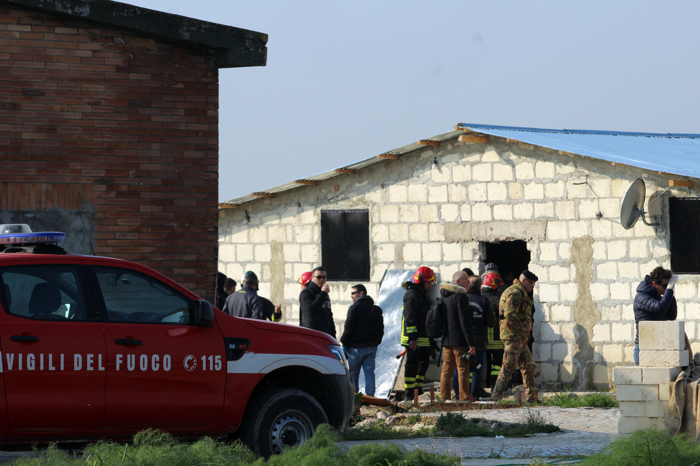Foggia, incendio nella baraccopoli di Borgo Mezzanone: morto un migrante