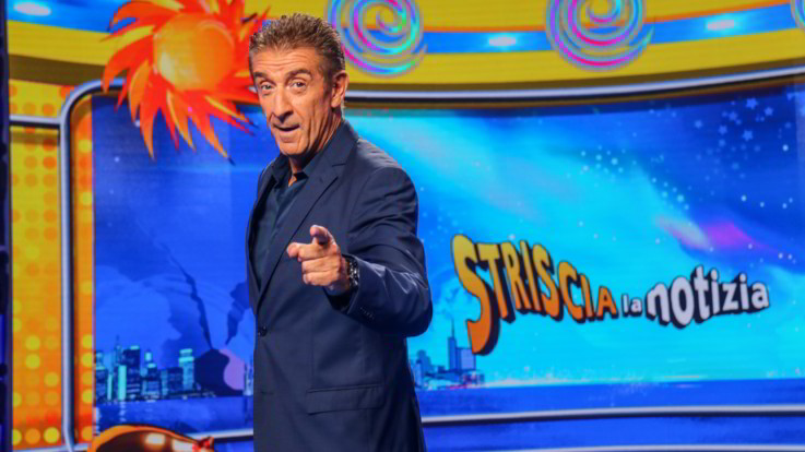 Ezio Greggio parla per la prima volta della giovane compagna: "Amare Romina mi fa sentire 30 anni di meno"