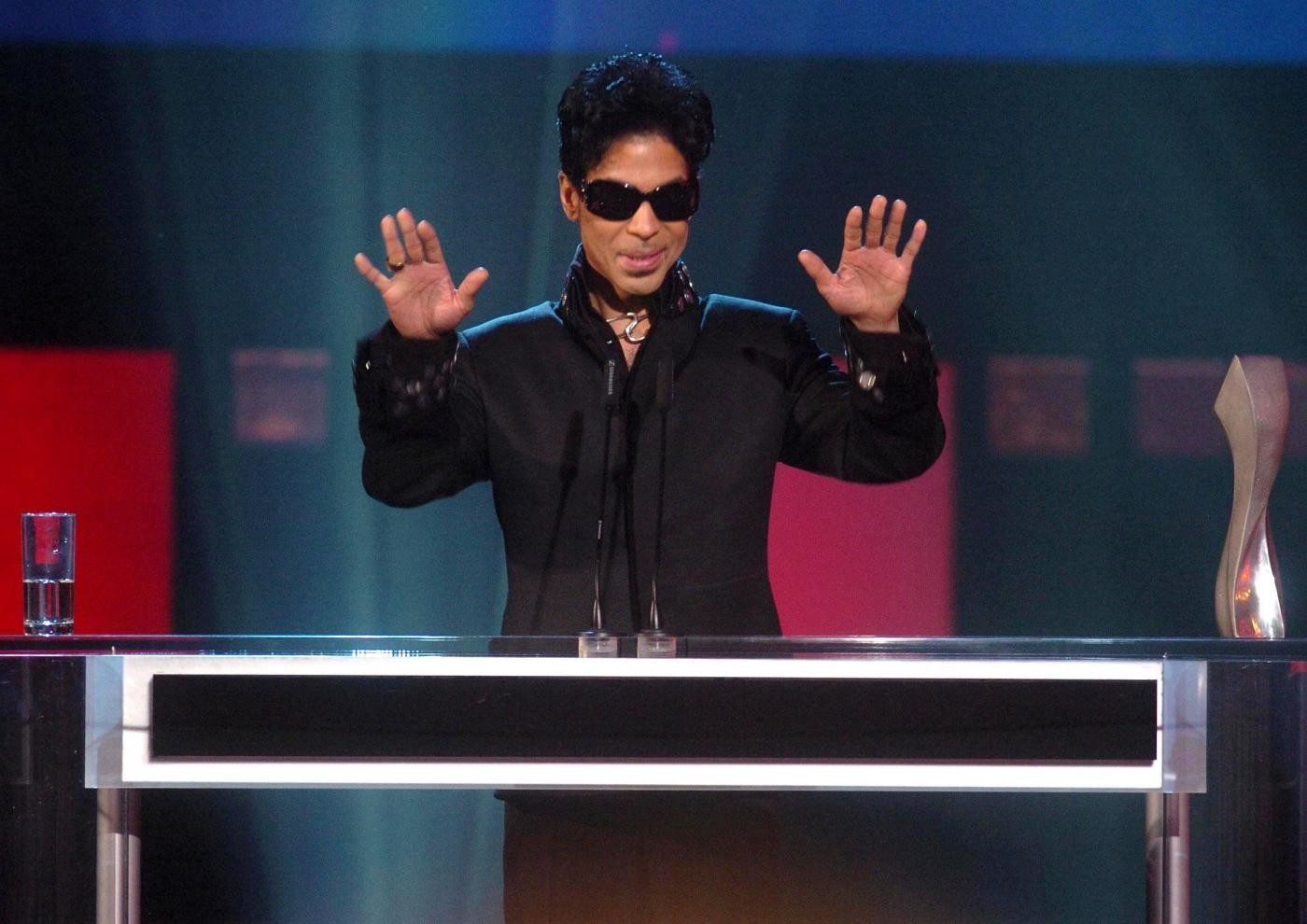 A giugno arriva ‘Originals’: Prince canta le canzoni scritte per altri artisti