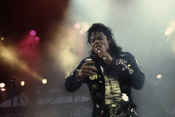 Auditorium di una scuola a Los Angeles intitolato a Michael Jackson: genitori al voto per rimuoverlo