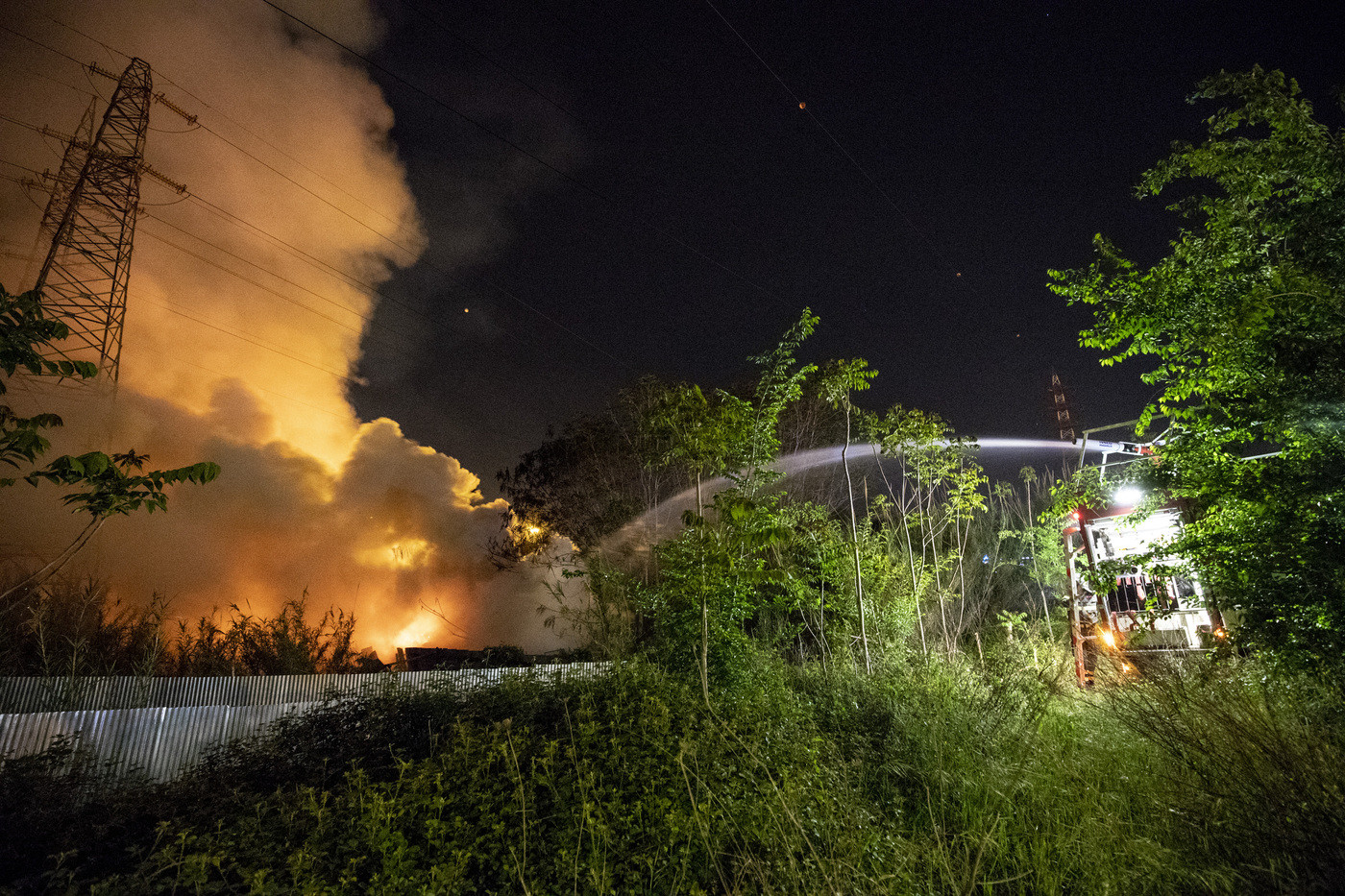 Roma, rogo nella discarica sulla Collatina Vecchia: Pm10 sale di 33 punti sopra il limite