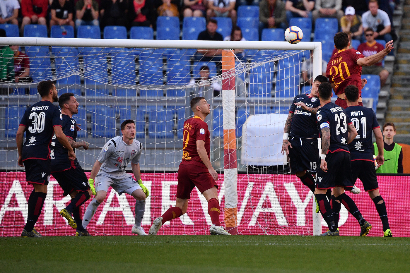 Serie A, Roma tiene passo Champions: tris al Cagliari, agganciato 4° posto