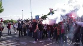 Serie A, i tifosi accolgono il Torino all’hotel Hilton
