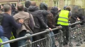 Gilet gialli, scontri con la polizia a Strasburgo