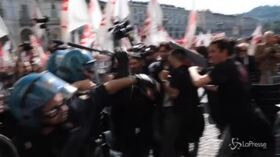1 maggio, a Torino la polizia carica i manifestanti No Tav