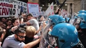 1 maggio, a Torino nuove cariche contro i No Tav in via Roma
