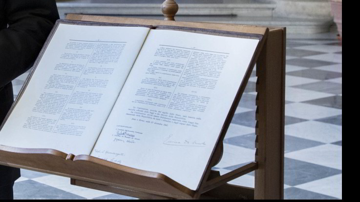 La copia anastatica della Costituzione custodita presso l'archivio storico del Quirinale