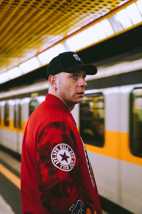 Clementino: “In ‘Tarantelle’ il ‘real rap’ contro i like sui social”