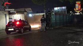 Napoli, agguato davanti all’asilo: sette arresti