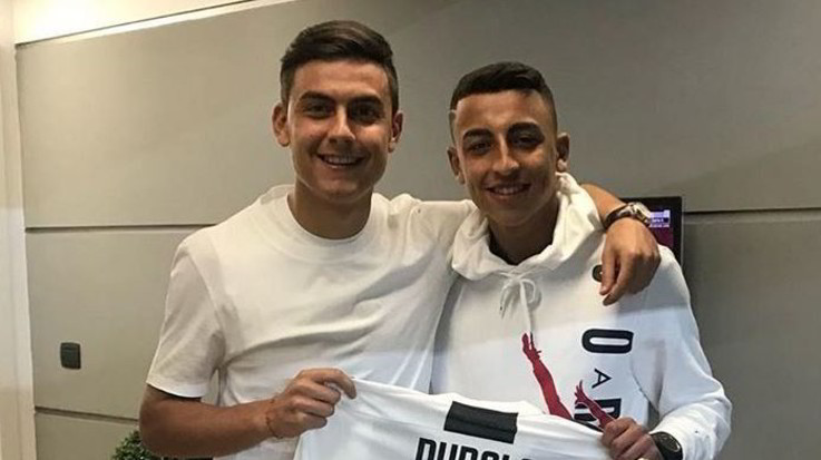 Dybala incontra 'eroe' Ramy: Ragazzo con coraggio da uomo