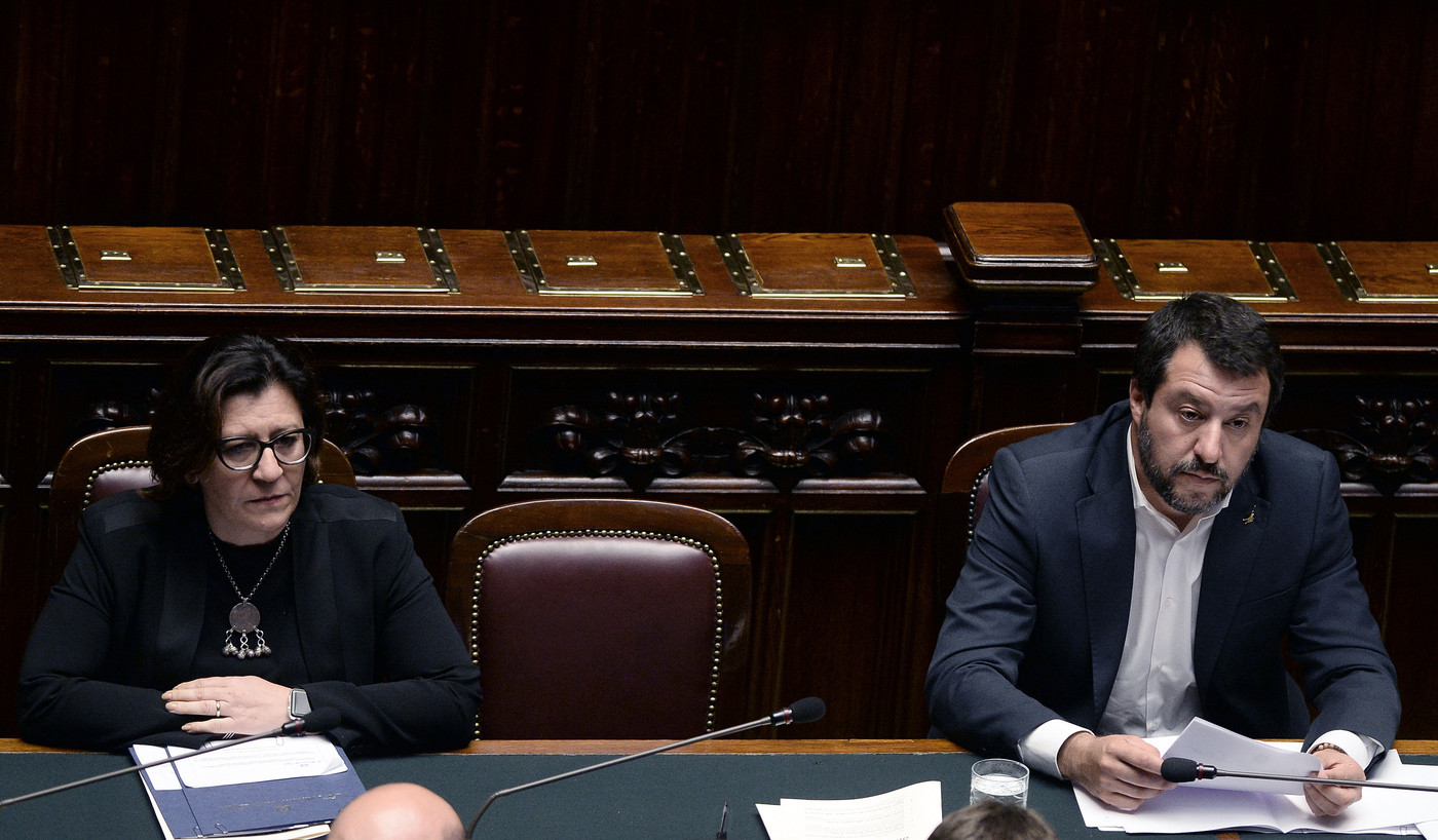 Salvini attacca Trenta per un tweet cancellato. E l’alleanza di governo scricchiola ancora